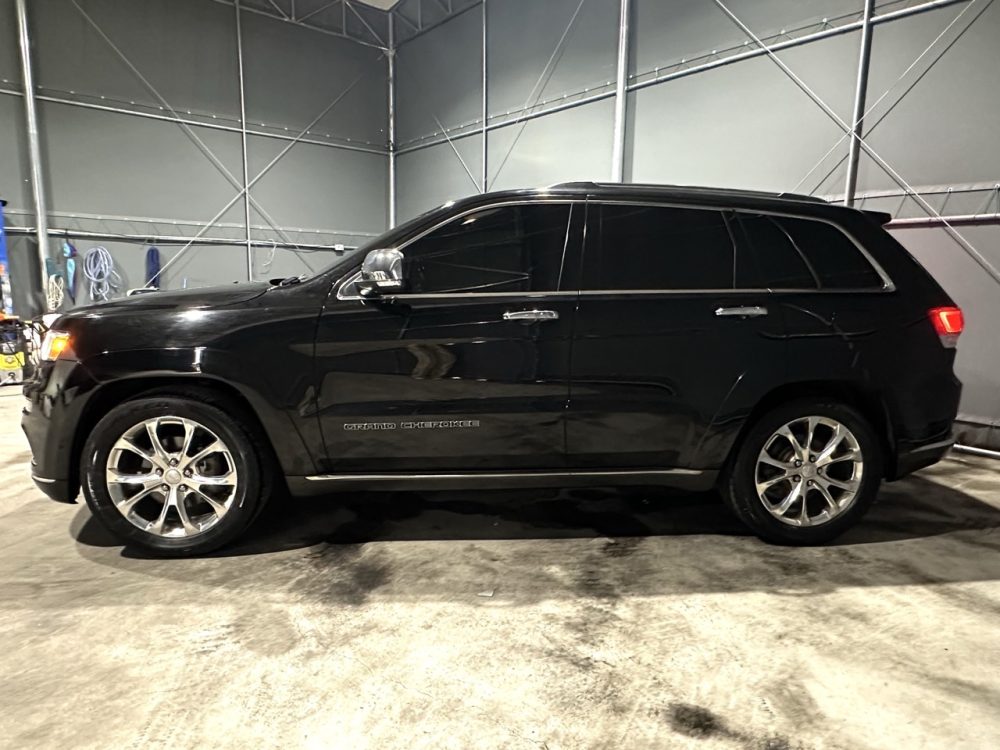JEEP GRAND CHEROKEE SUMMIT 2019 – 3.6 GASOLINA / 5 PASAJEROS / 4X4 / FULL EQUIPPED - Imagen 4