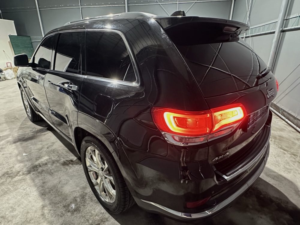 JEEP GRAND CHEROKEE SUMMIT 2019 – 3.6 GASOLINA / 5 PASAJEROS / 4X4 / FULL EQUIPPED - Imagen 5