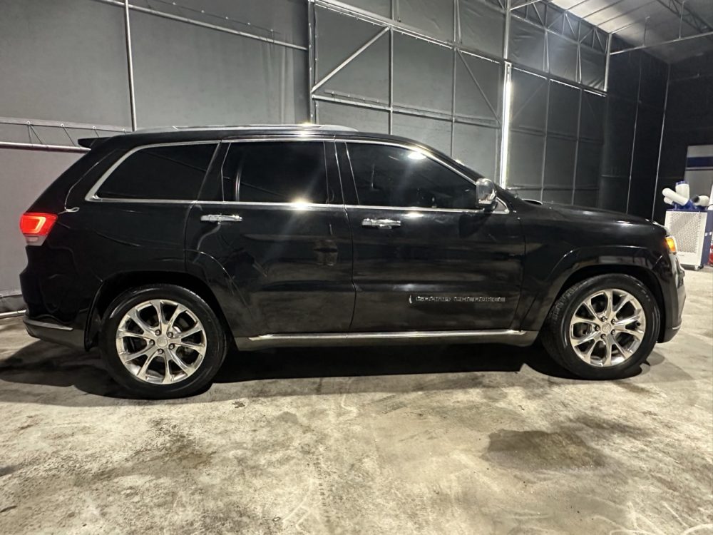 JEEP GRAND CHEROKEE SUMMIT 2019 – 3.6 GASOLINA / 5 PASAJEROS / 4X4 / FULL EQUIPPED - Imagen 8