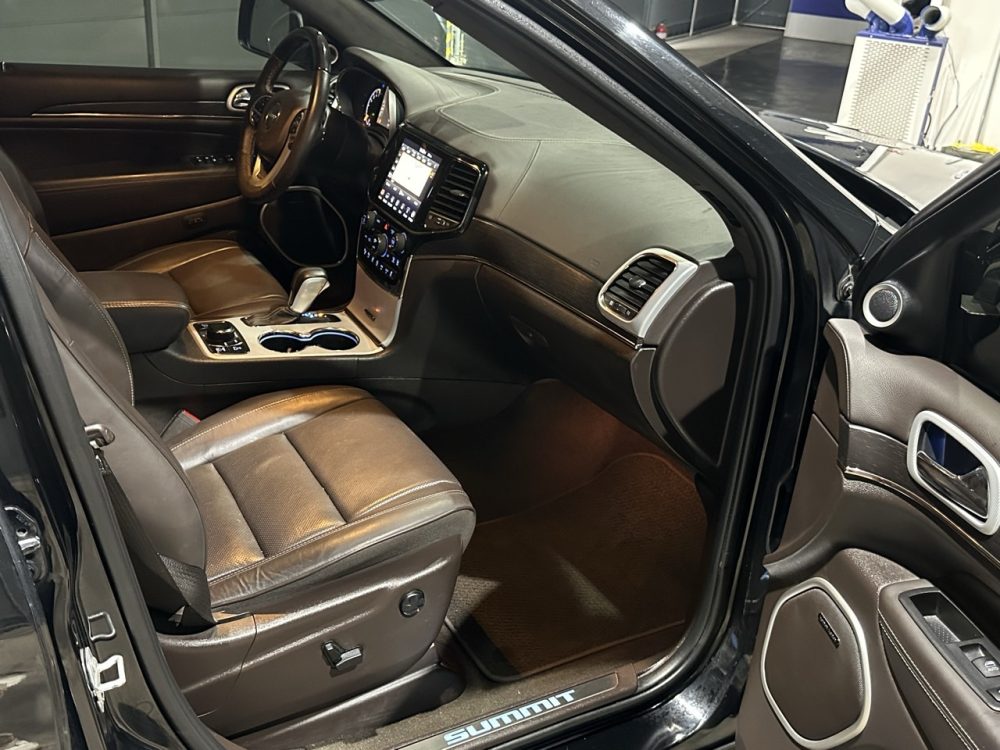JEEP GRAND CHEROKEE SUMMIT 2019 – 3.6 GASOLINA / 5 PASAJEROS / 4X4 / FULL EQUIPPED - Imagen 13