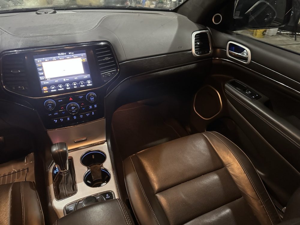 JEEP GRAND CHEROKEE SUMMIT 2019 – 3.6 GASOLINA / 5 PASAJEROS / 4X4 / FULL EQUIPPED - Imagen 14