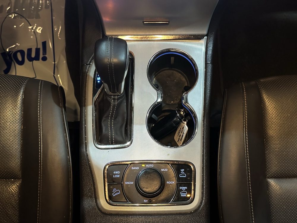 JEEP GRAND CHEROKEE SUMMIT 2019 – 3.6 GASOLINA / 5 PASAJEROS / 4X4 / FULL EQUIPPED - Imagen 17