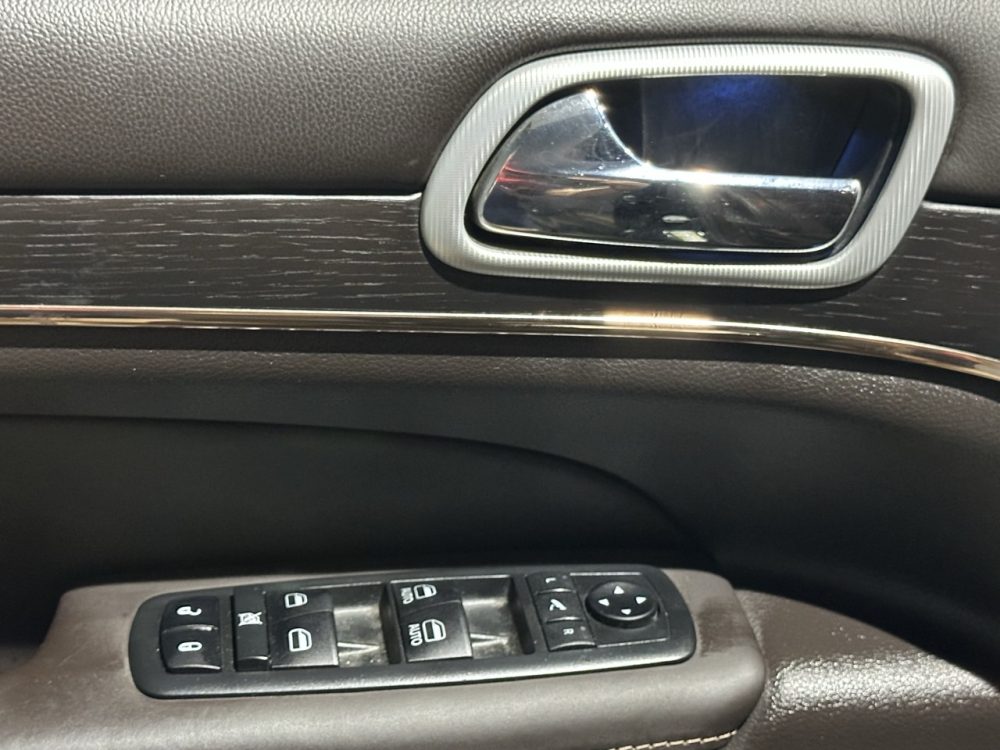 JEEP GRAND CHEROKEE SUMMIT 2019 – 3.6 GASOLINA / 5 PASAJEROS / 4X4 / FULL EQUIPPED - Imagen 22