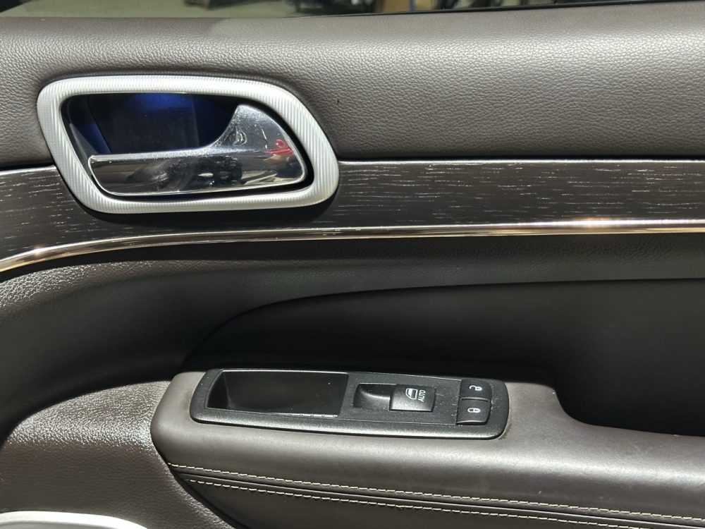 JEEP GRAND CHEROKEE SUMMIT 2019 – 3.6 GASOLINA / 5 PASAJEROS / 4X4 / FULL EQUIPPED - Imagen 24