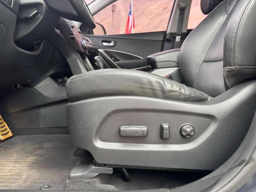 HYUNDAI MAXCRUZ 2018 – 2.2cc Turbo Diesel / 4×2 / 7 Pasajeros / Portalon Electronico / Camara retro - Imagen 21