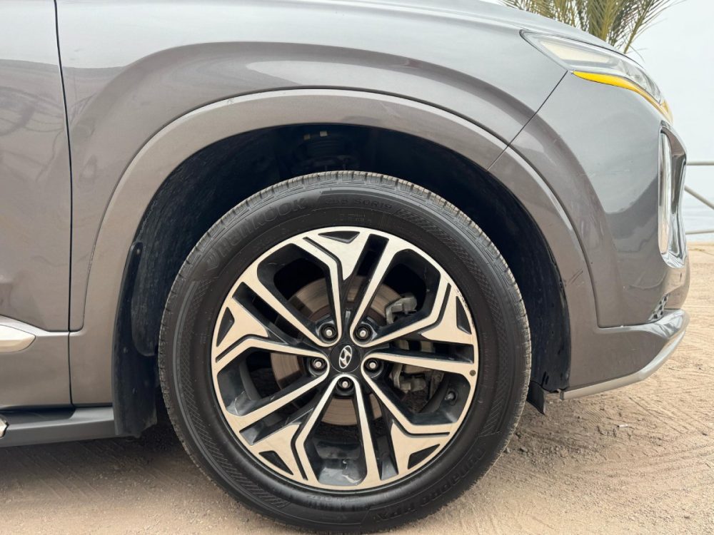 HYUNDAI SANTAFE 2019 - 2.2CC Turbo Diesel / 7 Pasajeros / 4x2 / cámara 360° - Imagen 17