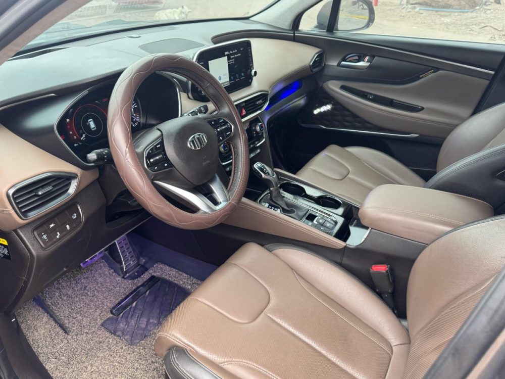 HYUNDAI SANTAFE 2019 - 2.2CC Turbo Diesel / 7 Pasajeros / 4x2 / cámara 360° - Imagen 18