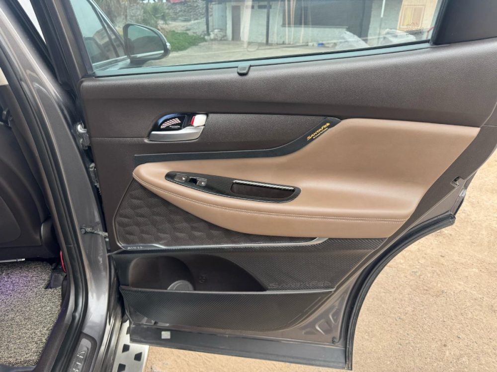 HYUNDAI SANTAFE 2019 - 2.2CC Turbo Diesel / 7 Pasajeros / 4x2 / cámara 360° - Imagen 29