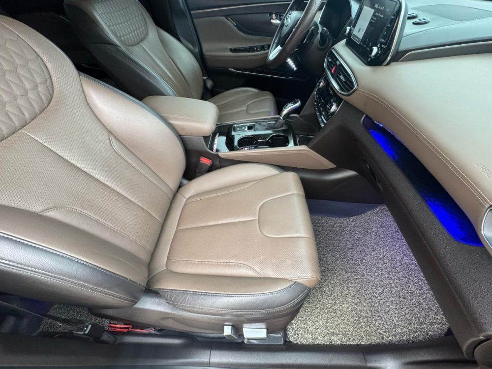 HYUNDAI SANTAFE 2019 - 2.2CC Turbo Diesel / 7 Pasajeros / 4x2 / cámara 360° - Imagen 31