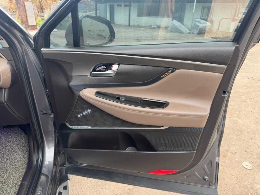HYUNDAI SANTAFE 2019 - 2.2CC Turbo Diesel / 7 Pasajeros / 4x2 / cámara 360° - Imagen 32