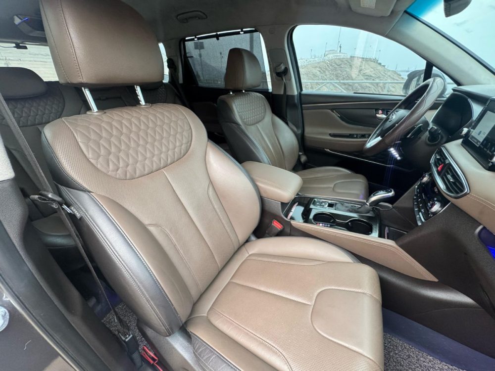 HYUNDAI SANTAFE 2019 - 2.2CC Turbo Diesel / 7 Pasajeros / 4x2 / cámara 360° - Imagen 34