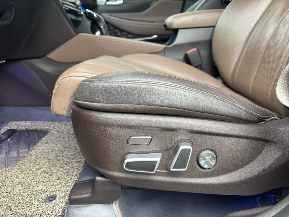 HYUNDAI SANTAFE 2019 - 2.2CC Turbo Diesel / 7 Pasajeros / 4x2 / cámara 360° - Imagen 37