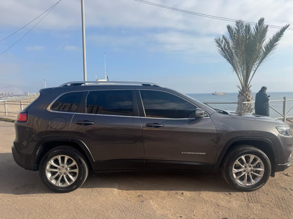 JEEP CHEROKEE LIMITED 2019 - 2.4cc Bencinero / 4x4 / 5 Pasajeros / Full Equipped - Imagen 8