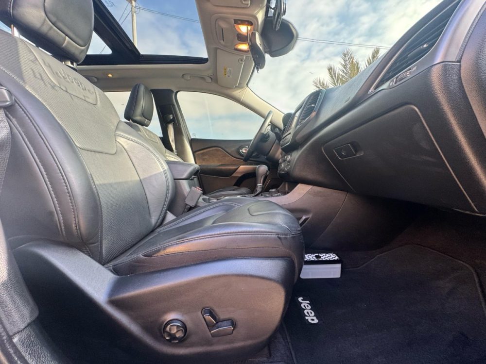 JEEP CHEROKEE LIMITED 2019 - 2.4cc Bencinero / 4x4 / 5 Pasajeros / Full Equipped - Imagen 27