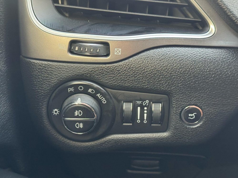 JEEP CHEROKEE LIMITED 2019 - 2.4cc Bencinero / 4x4 / 5 Pasajeros / Full Equipped - Imagen 45