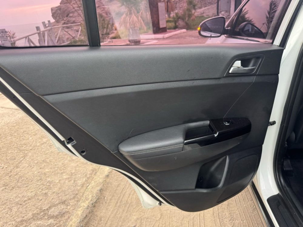 KIA SPORTAGE 2018 - 2.0cc Turbo Diesel / 4x2 / 5 Pasajeros / Cámara de retroceso - Imagen 23