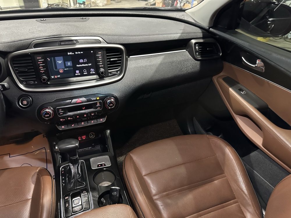 KIA SORENTO 2018 – 2.2CC Turbo Diesel / 7 Pasajeros / 4×2 / cámara 360° - Imagen 18