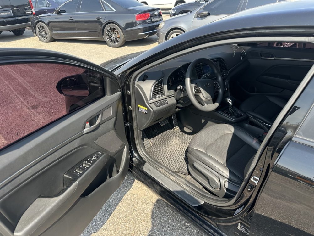 HYUNDAI AVANTE 2018 – 1.6cc Turbo Diesel / 5 Pasajeros / Cámara Retro - Imagen 10