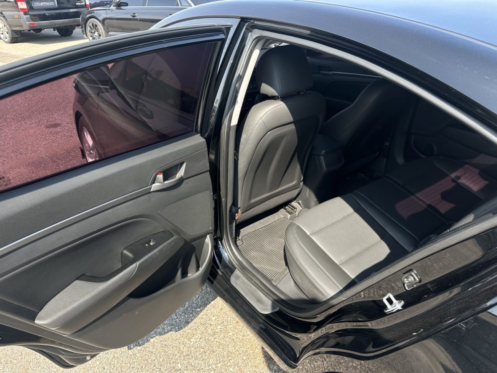 HYUNDAI AVANTE 2018 – 1.6cc Turbo Diesel / 5 Pasajeros / Cámara Retro - Imagen 11