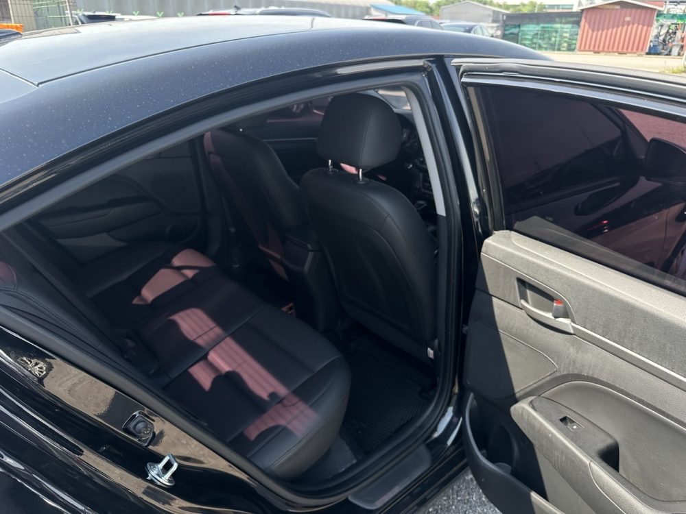 HYUNDAI AVANTE 2018 – 1.6cc Turbo Diesel / 5 Pasajeros / Cámara Retro - Imagen 12