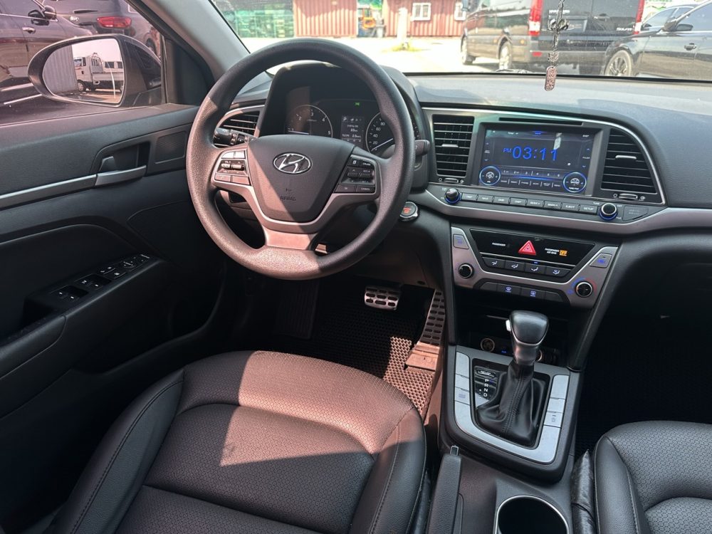 HYUNDAI AVANTE 2018 – 1.6cc Turbo Diesel / 5 Pasajeros / Cámara Retro - Imagen 15