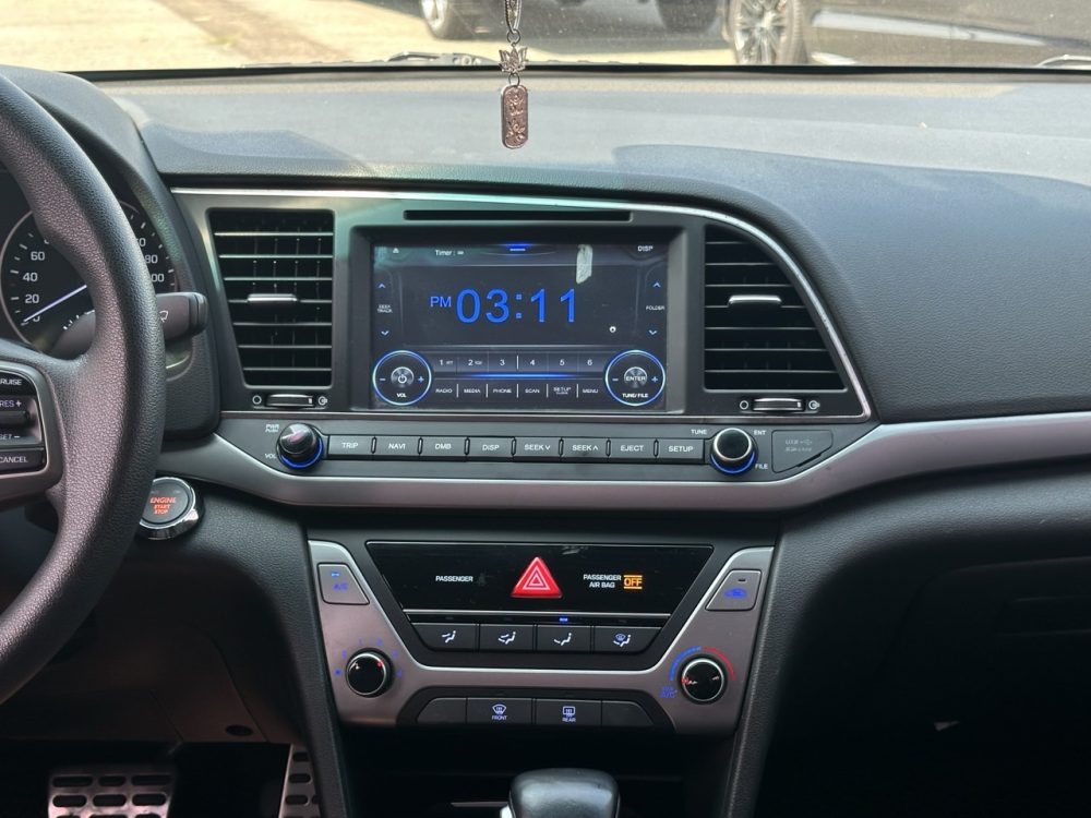 HYUNDAI AVANTE 2018 – 1.6cc Turbo Diesel / 5 Pasajeros / Cámara Retro - Imagen 17