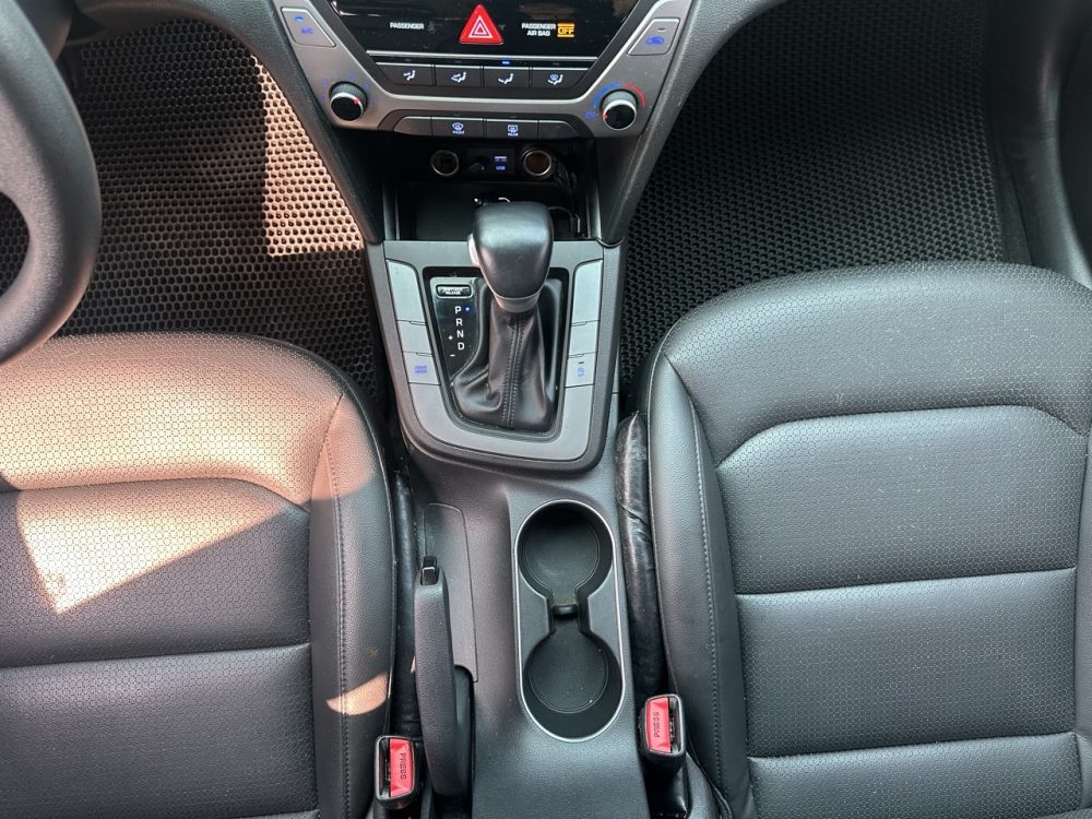 HYUNDAI AVANTE 2018 – 1.6cc Turbo Diesel / 5 Pasajeros / Cámara Retro - Imagen 19