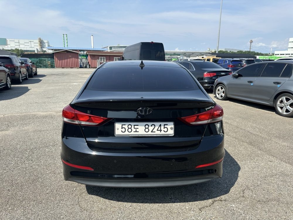 HYUNDAI AVANTE 2018 – 1.6cc Turbo Diesel / 5 Pasajeros / Cámara Retro - Imagen 5