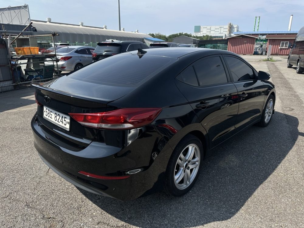 HYUNDAI AVANTE 2018 – 1.6cc Turbo Diesel / 5 Pasajeros / Cámara Retro - Imagen 6