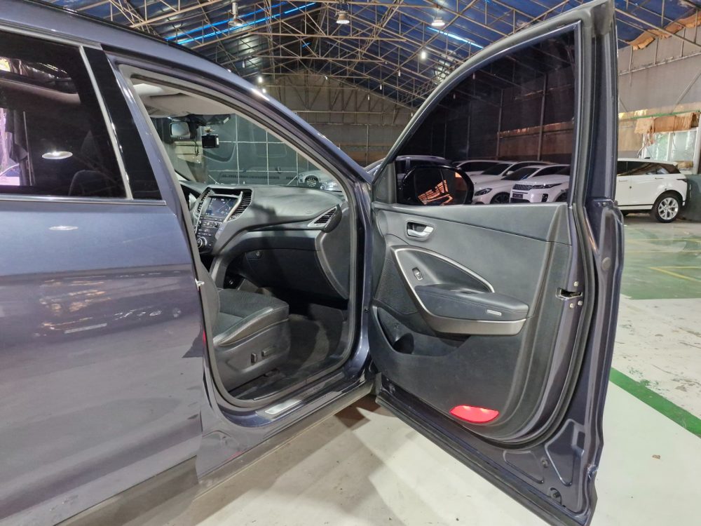 HYUNDAI SANTA FE  2016 – 2.2cc Turbo Diesel / 4×2 / 7 Pasajeros / Portalon Electronico / Camara retro - Imagen 10