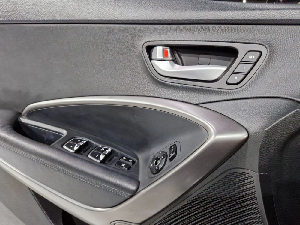 HYUNDAI SANTA FE  2016 – 2.2cc Turbo Diesel / 4×2 / 7 Pasajeros / Portalon Electronico / Camara retro - Imagen 21