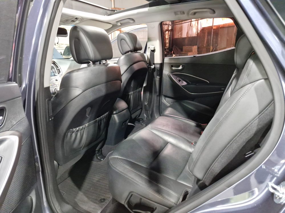 HYUNDAI SANTA FE  2016 – 2.2cc Turbo Diesel / 4×2 / 7 Pasajeros / Portalon Electronico / Camara retro - Imagen 24