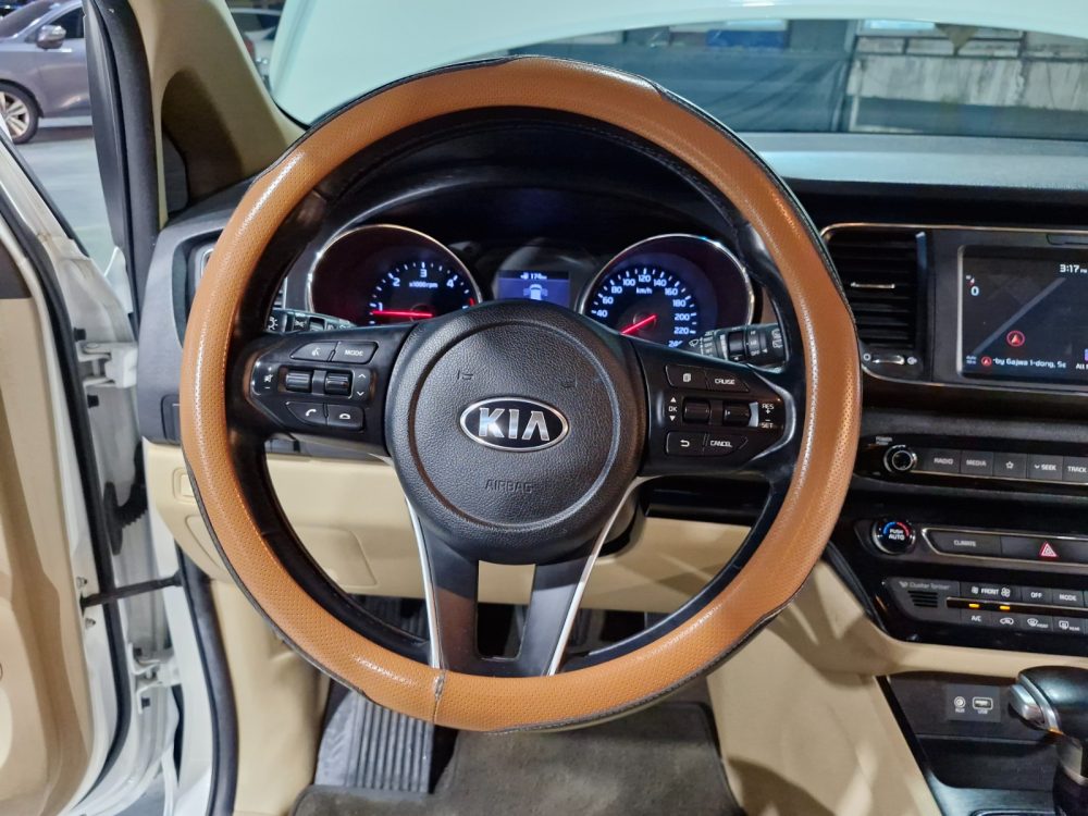 KIA CARNIVAL – 2.2cc Turbo Diesel / 4×2 / 9 Pasajeros / Camara retro - Imagen 15