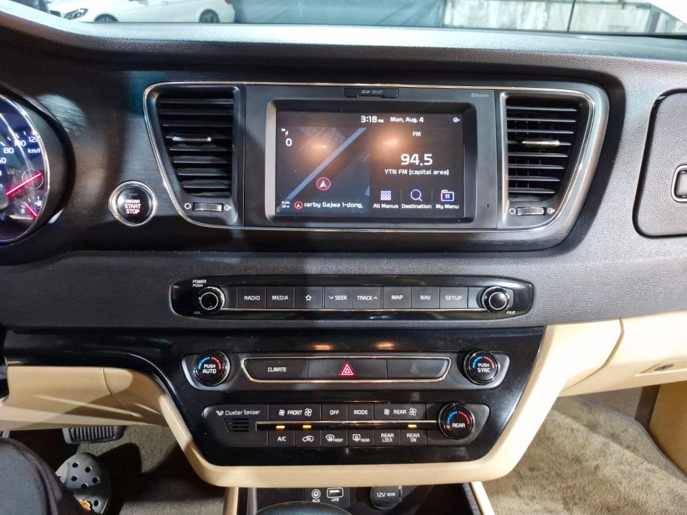 KIA CARNIVAL – 2.2cc Turbo Diesel / 4×2 / 9 Pasajeros / Camara retro - Imagen 18