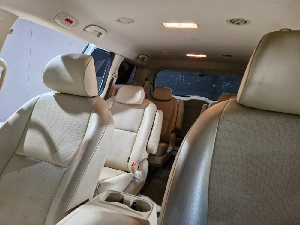 KIA CARNIVAL – 2.2cc Turbo Diesel / 4×2 / 9 Pasajeros / Camara retro - Imagen 23