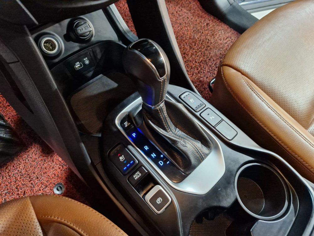 HYUNDAI SANTA FE 2018 – 2.2cc Turbo Diesel / 4×2 / 7 Pasajeros / Portalon Electronico / Camara retro - Imagen 18