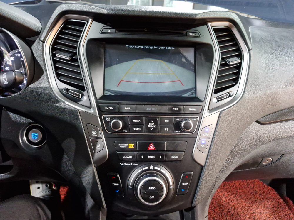 HYUNDAI SANTA FE 2018 – 2.2cc Turbo Diesel / 4×2 / 7 Pasajeros / Portalon Electronico / Camara retro - Imagen 21
