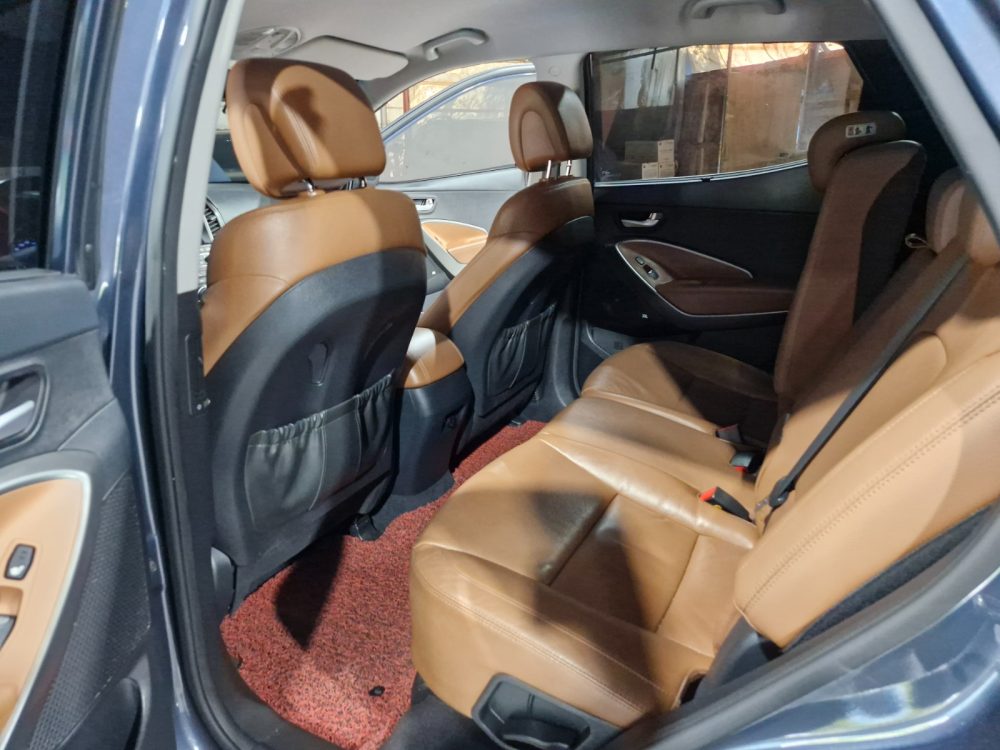 HYUNDAI SANTA FE 2018 – 2.2cc Turbo Diesel / 4×2 / 7 Pasajeros / Portalon Electronico / Camara retro - Imagen 25