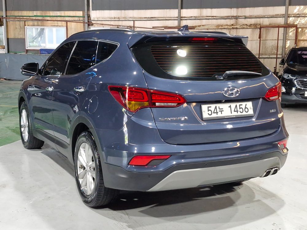 HYUNDAI SANTA FE 2018 – 2.2cc Turbo Diesel / 4×2 / 7 Pasajeros / Portalon Electronico / Camara retro - Imagen 5