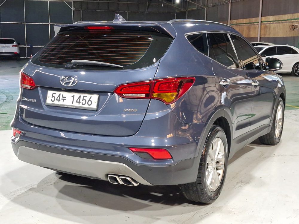 HYUNDAI SANTA FE 2018 – 2.2cc Turbo Diesel / 4×2 / 7 Pasajeros / Portalon Electronico / Camara retro - Imagen 6