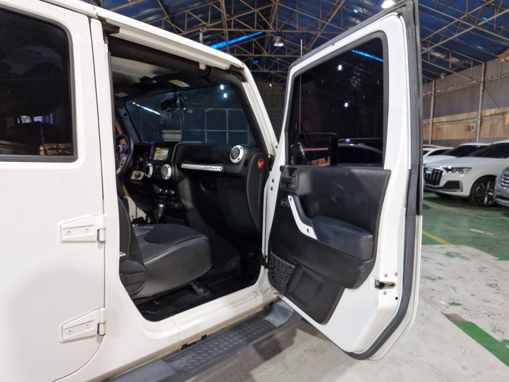 JEEP WRANGLER RUBICON 2015 – 2.8 DIESEL / 5 PASAJEROS / 4X4 / X - Imagen 9