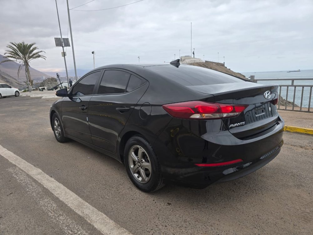 HYUNDAI AVANTE 2018 – 1.6cc Turbo Diesel / 5 Pasajeros / Cámara Retro - Imagen 5