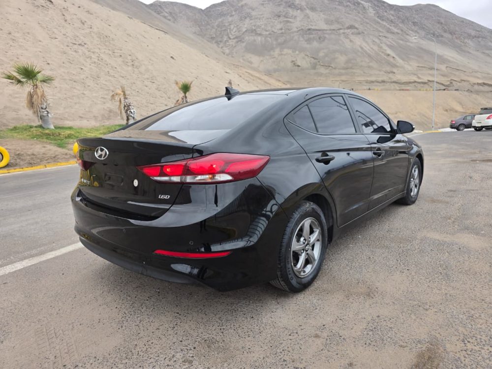 HYUNDAI AVANTE 2018 – 1.6cc Turbo Diesel / 5 Pasajeros / Cámara Retro - Imagen 7