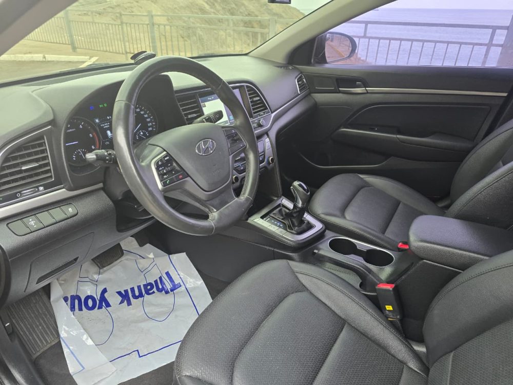 HYUNDAI AVANTE 2018 – 1.6cc Turbo Diesel / 5 Pasajeros / Cámara Retro - Imagen 14