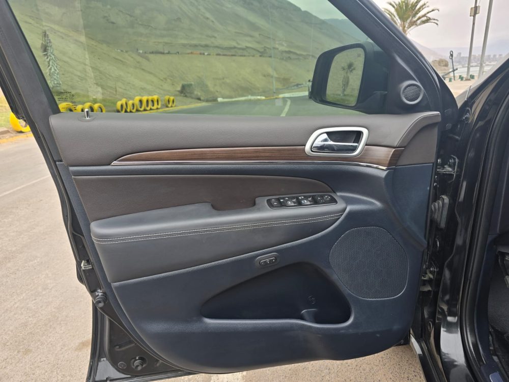JEEP GRAND CHEROKEE OVERLAND 2015 – 3.0 DIESEL / 5 PASAJEROS / 4X4 / FULL EQUIPPED - Imagen 24