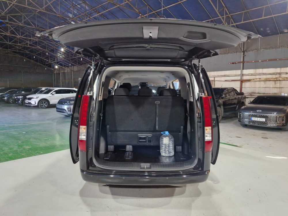 HYUNDAI STARIA 2023 – 2.2CC Turbo Diesel / 11 Pasajeros / 4×2 / cámara retro - Imagen 14