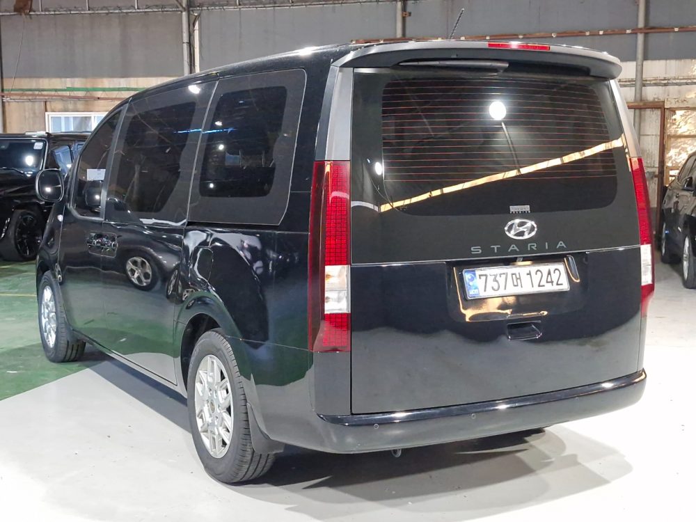 HYUNDAI STARIA 2023 – 2.2CC Turbo Diesel / 11 Pasajeros / 4×2 / cámara retro - Imagen 4