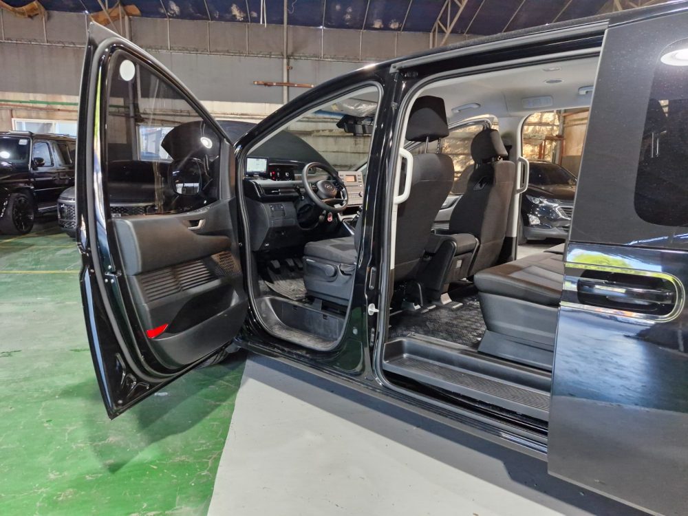 HYUNDAI STARIA 2023 – 2.2CC Turbo Diesel / 11 Pasajeros / 4×2 / cámara retro - Imagen 8