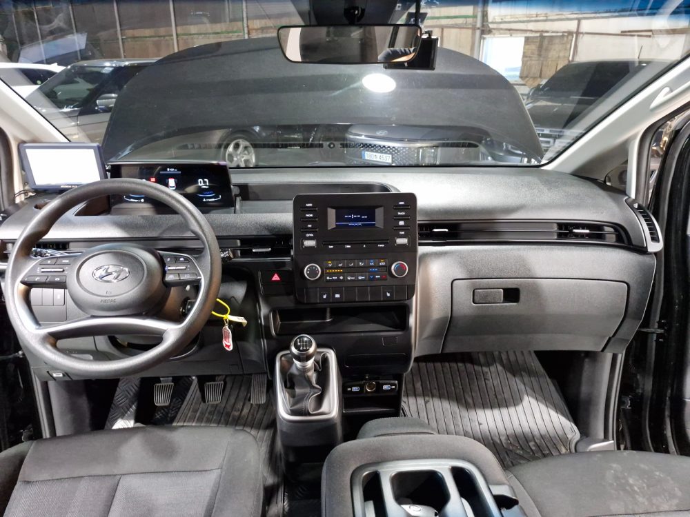 HYUNDAI STARIA 2023 – 2.2CC Turbo Diesel / 11 Pasajeros / 4×2 / cámara retro - Imagen 9
