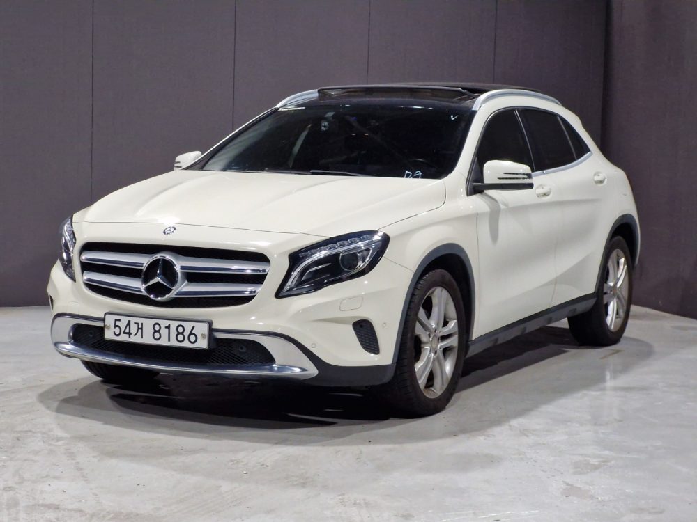 MERCEDES BENZ GLA 220d 2015 – 2.2cc Turbo Diesel / 5 Pasajeros / 4matic